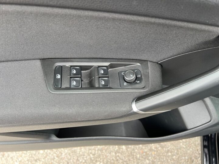 Abbildung Fahrzeugdetailansicht Volkswagen Touran - Nr. 32