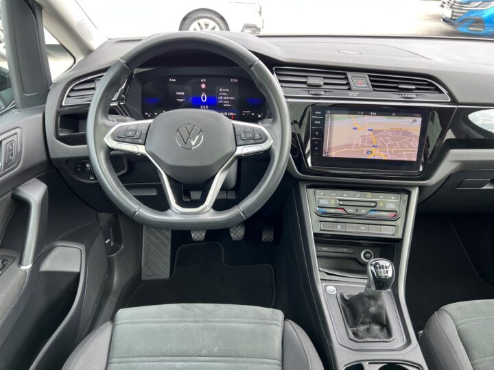 Abbildung Fahrzeugdetailansicht Volkswagen Touran - Nr. 10