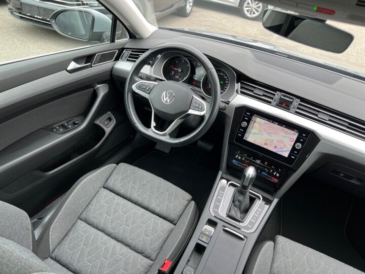 Abbildung Fahrzeugdetailansicht Volkswagen Passat Variant - Nr. 11