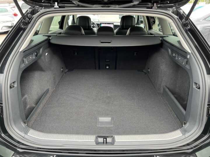 Abbildung Fahrzeugdetailansicht Volkswagen Passat Variant - Nr. 14