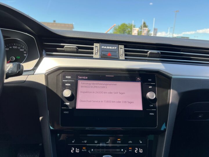 Abbildung Fahrzeugdetailansicht Volkswagen Passat Variant - Nr. 27