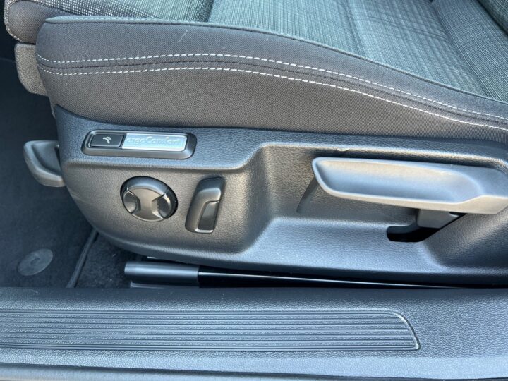Abbildung Fahrzeugdetailansicht Volkswagen Passat Variant - Nr. 31