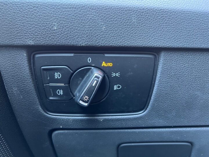 Abbildung Fahrzeugdetailansicht Volkswagen Passat Variant - Nr. 45