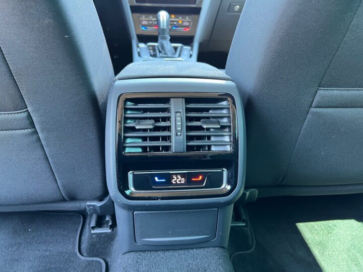 Abbildung Fahrzeugdetailansicht Volkswagen Passat Variant - Nr. 33