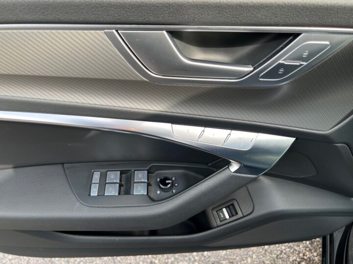 Abbildung Fahrzeugdetailansicht Audi A6 - Nr. 32