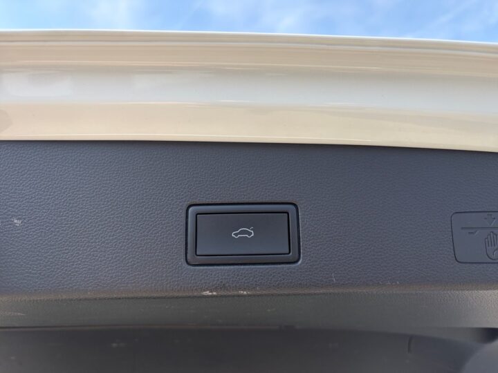 Abbildung Fahrzeugdetailansicht Volkswagen Golf Variant - Nr. 32