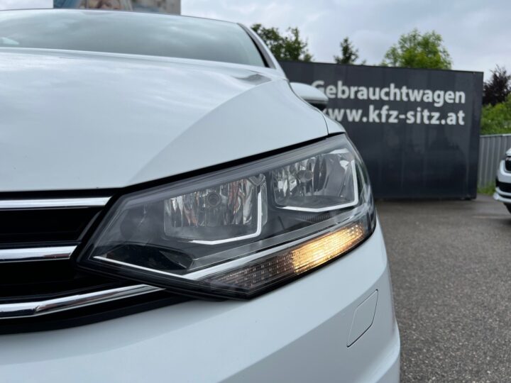 Abbildung Fahrzeugdetailansicht Volkswagen Touran - Nr. 36