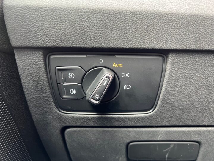 Abbildung Fahrzeugdetailansicht Volkswagen Passat Variant - Nr. 43