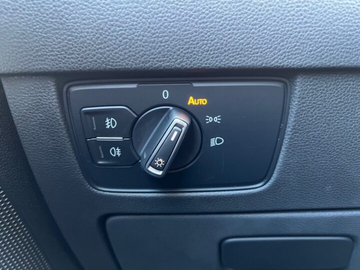 Abbildung Fahrzeugdetailansicht Volkswagen Passat Variant - Nr. 44