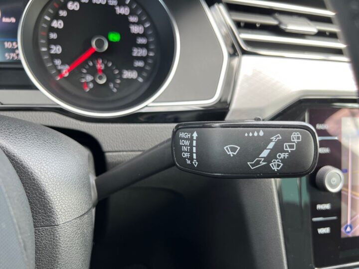 Abbildung Fahrzeugdetailansicht Volkswagen Passat Variant - Nr. 40