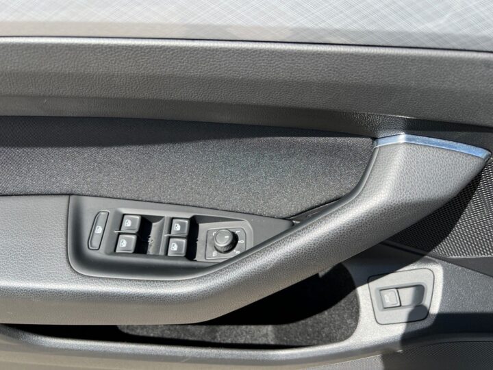 Abbildung Fahrzeugdetailansicht Volkswagen Passat Variant - Nr. 32