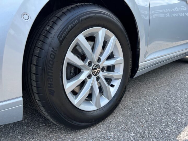 Abbildung Fahrzeugdetailansicht Volkswagen Passat Variant - Nr. 37