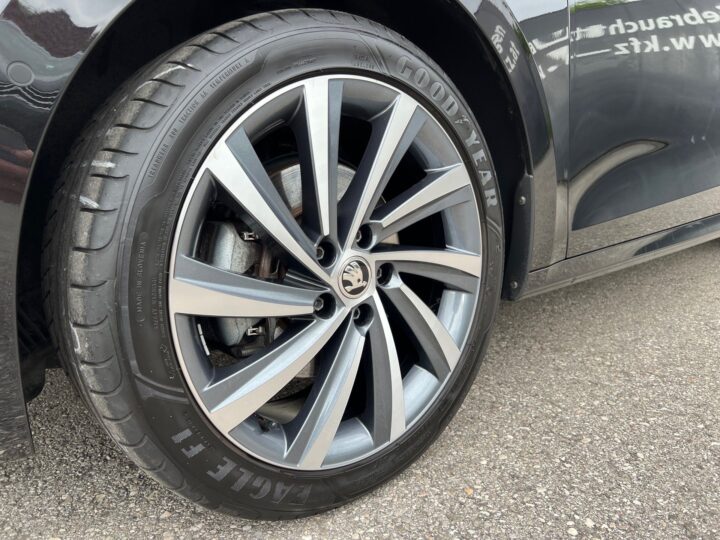 Abbildung Fahrzeugdetailansicht Skoda Octavia - Nr. 37