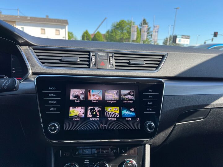 Abbildung Fahrzeugdetailansicht Skoda Superb - Nr. 18