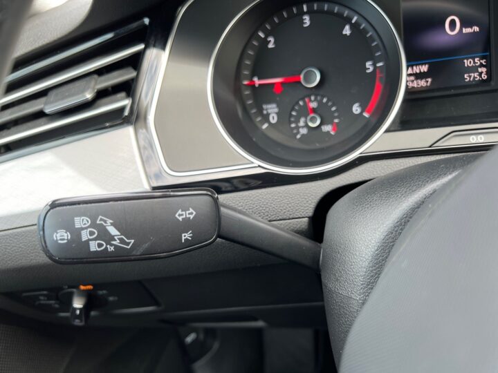 Abbildung Fahrzeugdetailansicht Volkswagen Passat Variant - Nr. 41