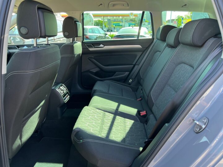 Abbildung Fahrzeugdetailansicht Volkswagen Passat Variant - Nr. 13