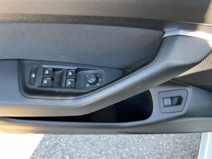 Abbildung Fahrzeugdetailansicht Volkswagen Passat Variant - Nr. 32
