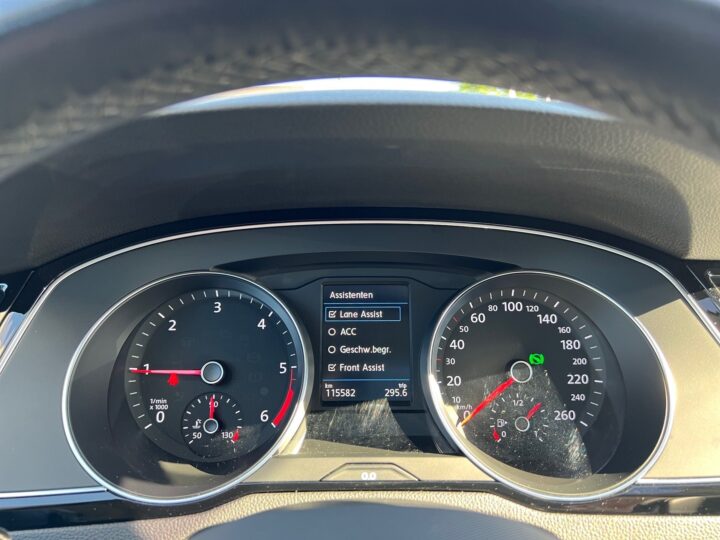 Abbildung Fahrzeugdetailansicht Volkswagen Passat Variant - Nr. 17