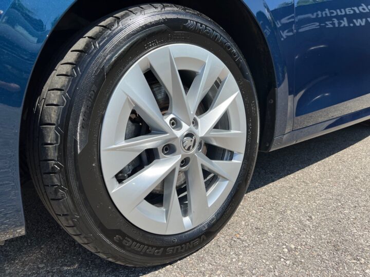 Abbildung Fahrzeugdetailansicht Skoda Octavia - Nr. 37