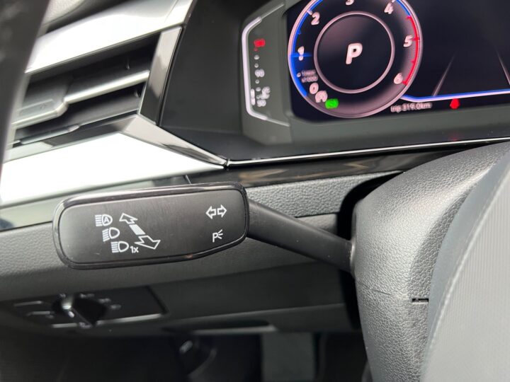 Abbildung Fahrzeugdetailansicht Volkswagen Arteon - Nr. 44