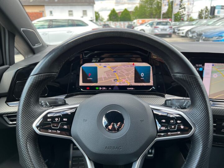 Abbildung Fahrzeugdetailansicht Volkswagen Golf Variant - Nr. 15