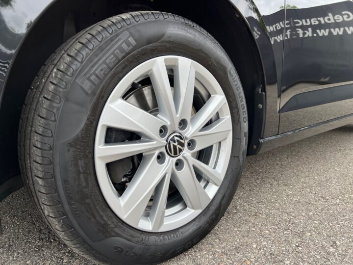 Abbildung Fahrzeugdetailansicht Volkswagen Touran - Nr. 37