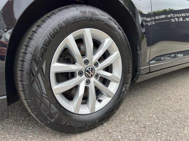 Abbildung Fahrzeugdetailansicht Volkswagen Passat Variant - Nr. 37