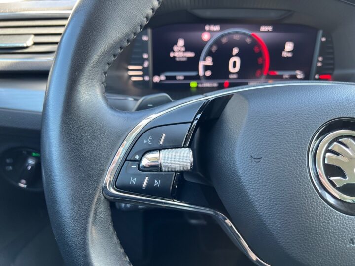 Abbildung Fahrzeugdetailansicht Skoda Superb - Nr. 44