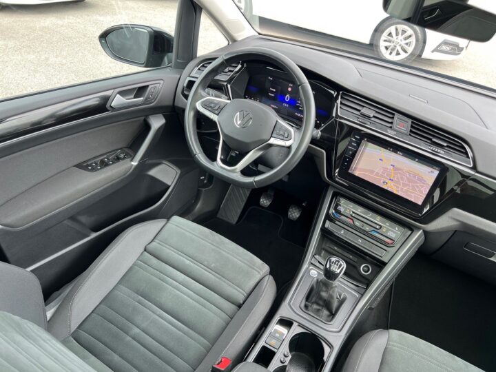 Abbildung Fahrzeugdetailansicht Volkswagen Touran - Nr. 11