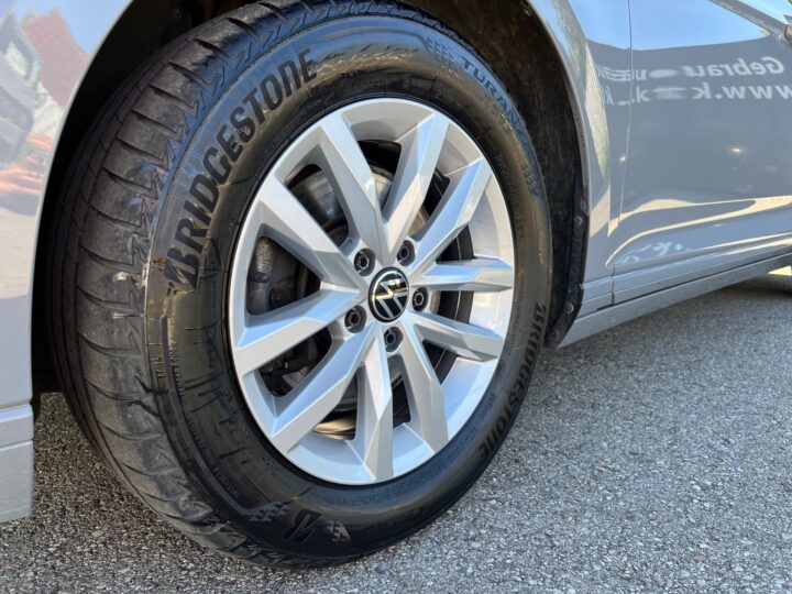 Abbildung Fahrzeugdetailansicht Volkswagen Passat Variant - Nr. 36