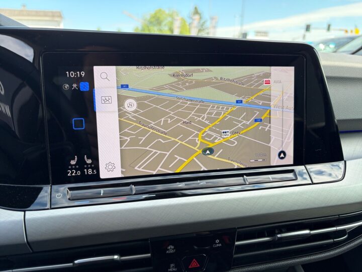 Abbildung Fahrzeugdetailansicht Volkswagen Golf Variant - Nr. 17