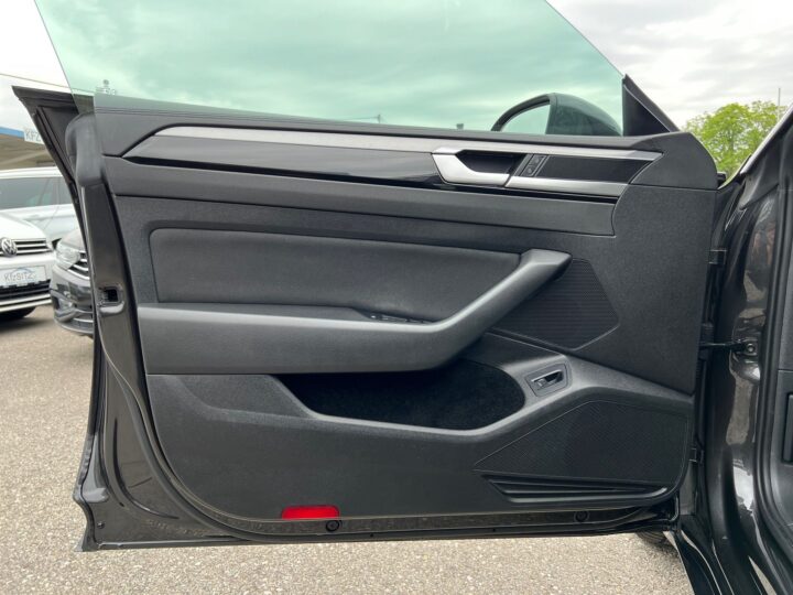 Abbildung Fahrzeugdetailansicht Volkswagen Arteon - Nr. 30
