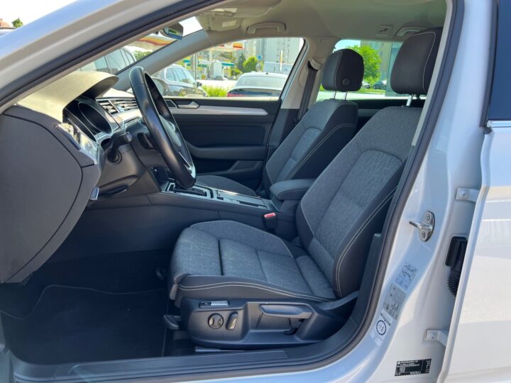 Abbildung Fahrzeugdetailansicht Volkswagen Passat Variant - Nr. 12