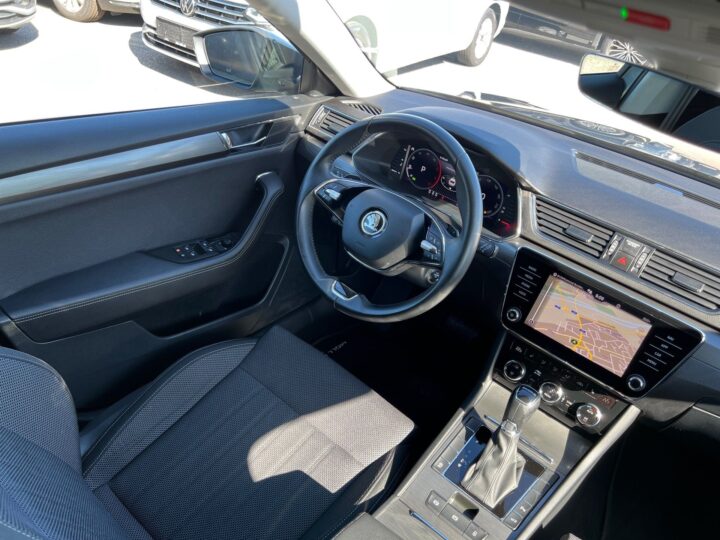 Abbildung Fahrzeugdetailansicht Skoda Superb - Nr. 11