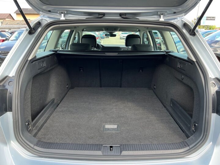 Abbildung Fahrzeugdetailansicht Volkswagen Passat Variant - Nr. 14