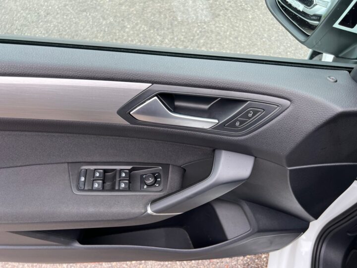 Abbildung Fahrzeugdetailansicht Volkswagen Touran - Nr. 32