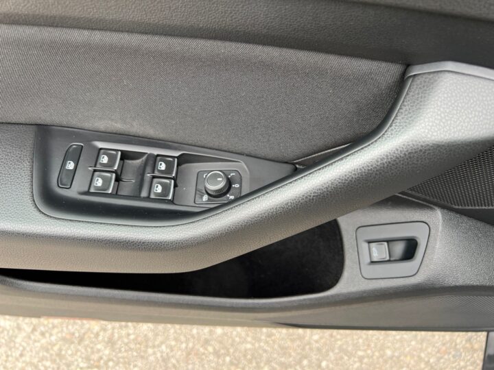 Abbildung Fahrzeugdetailansicht Volkswagen Arteon - Nr. 32
