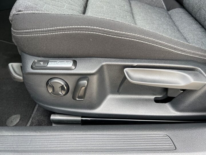 Abbildung Fahrzeugdetailansicht Volkswagen Passat Variant - Nr. 30