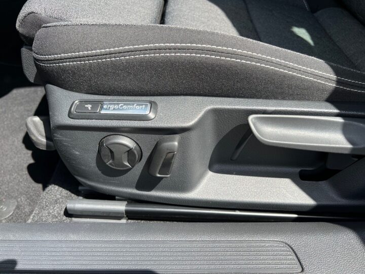 Abbildung Fahrzeugdetailansicht Volkswagen Passat Variant - Nr. 31