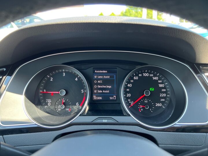Abbildung Fahrzeugdetailansicht Volkswagen Passat Variant - Nr. 17
