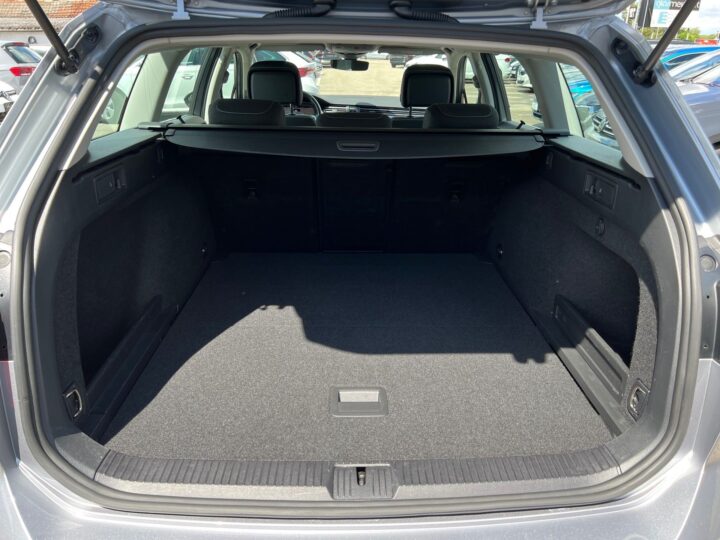 Abbildung Fahrzeugdetailansicht Volkswagen Passat Variant - Nr. 14
