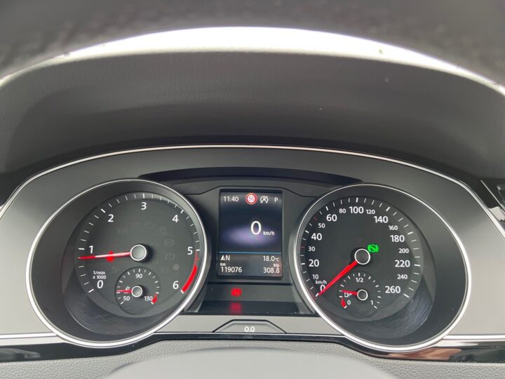 Abbildung Fahrzeugdetailansicht Volkswagen Passat Variant - Nr. 16
