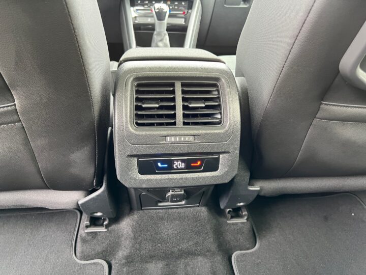 Abbildung Fahrzeugdetailansicht Volkswagen Touran - Nr. 33