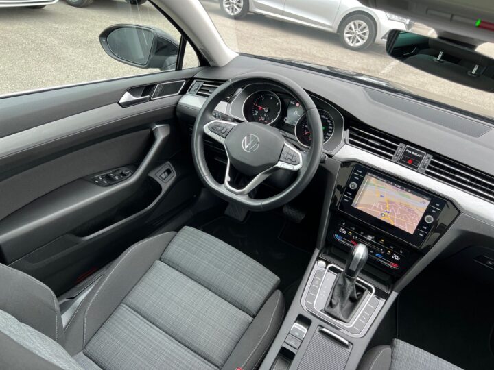 Abbildung Fahrzeugdetailansicht Volkswagen Passat Variant - Nr. 11