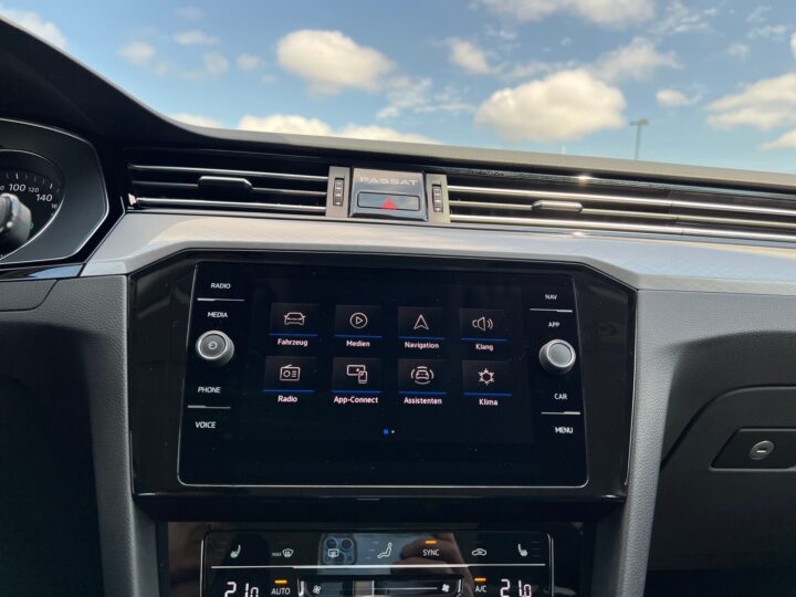 Abbildung Fahrzeugdetailansicht Volkswagen Passat Variant - Nr. 18