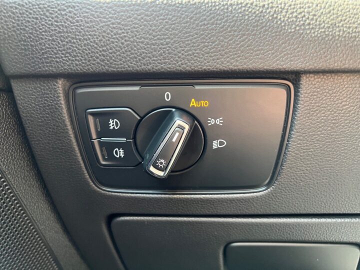 Abbildung Fahrzeugdetailansicht Volkswagen Passat Variant - Nr. 44