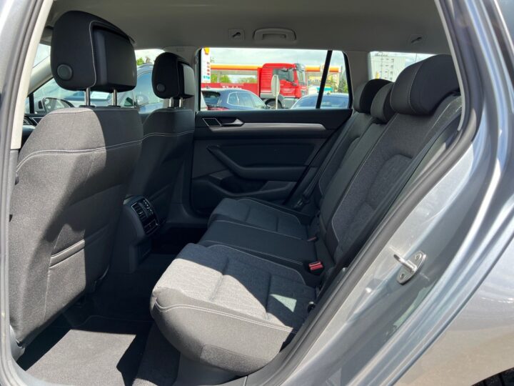 Abbildung Fahrzeugdetailansicht Volkswagen Passat Variant - Nr. 13