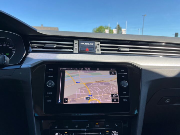 Abbildung Fahrzeugdetailansicht Volkswagen Passat Variant - Nr. 24