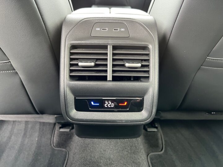 Abbildung Fahrzeugdetailansicht Volkswagen Passat Variant - Nr. 33