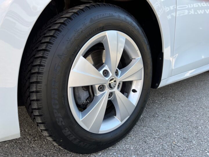 Abbildung Fahrzeugdetailansicht Skoda Octavia - Nr. 37